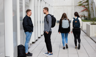 Jak batoh ovlivňuje vaše držení těla: Zdravotní tipy pro studenty